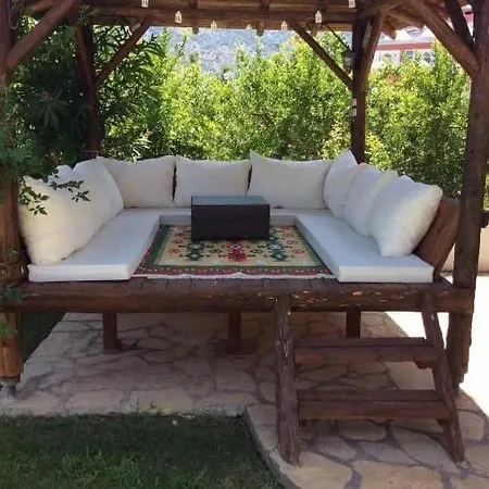 Leisha Villa